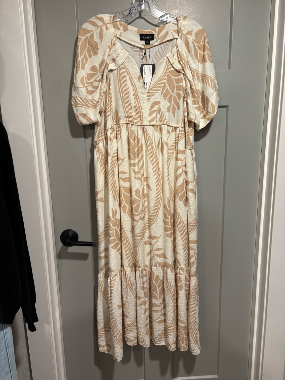Gigio Cream and Beige Leaf-Print Maxi Dress